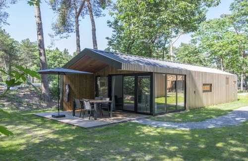 Municipality of Geldrop-Mierlo Ski Chalet | Modern chalet with air conditioning, on a holiday park at 12 km. from Eindhoven