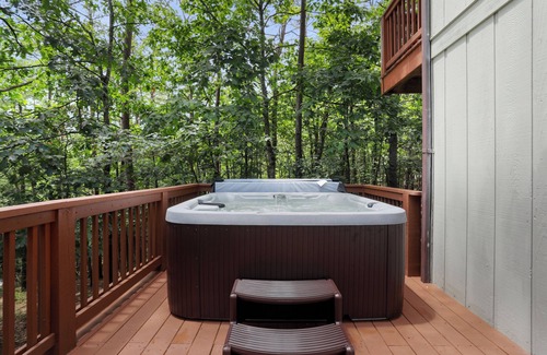 Basye Cabin | Modern Chalet with Hot Tub, Fire Pit & Mountain Views in Basye, VA