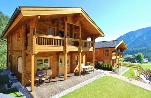 Krimml Ski Chalet | Modern Chalet with Jacuzzi in Krimml