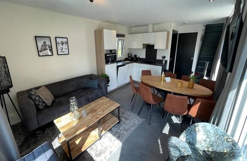 Kaatsheuvel Ski Chalet | Modern chalet with 2 bathrooms, near De Efteling