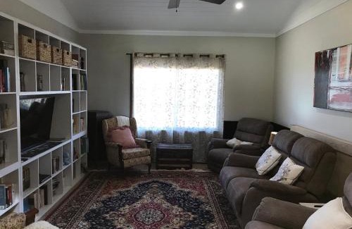 Waggrakine House | Modern Character Home - 2 Bedroom & 10 Mins from City