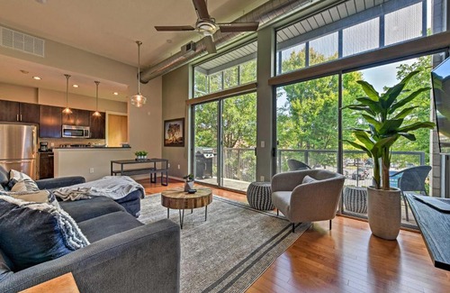 Commonwealth Apartment | Modern Charlotte Condo 2 Miles to Downtown!