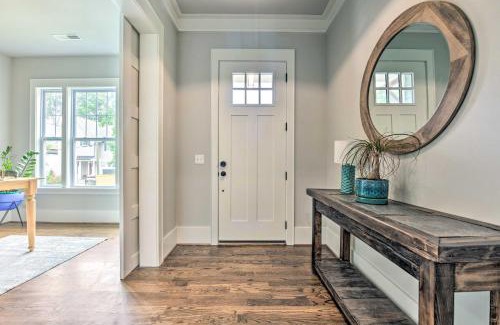Oakhurst House | Modern Charlotte Home about 4 Mi to Downtown!