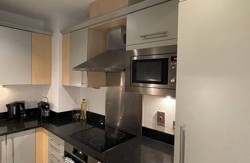 Limehouse Apartment | Modern Charm | 2 Bed | Canal Views | Limehouse