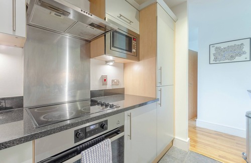 Limehouse Apartment | Modern Charm | 2 Bed | Canal Views | Limehouse