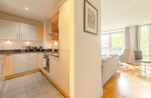 Limehouse Apartment | Modern Charm | 2 Bed | Canal Views | Limehouse
