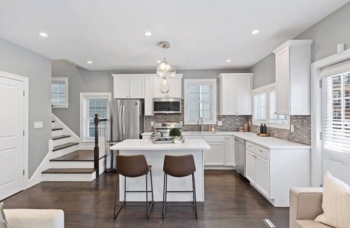 Dudley - Brunswick King Bed & Breakfast | Modern/chic one-bedroom in eco Smart Home - Read Description