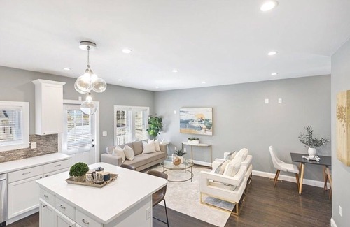 Dudley - Brunswick King Bed & Breakfast | Modern/chic one-bedroom in eco Smart Home - Read Description