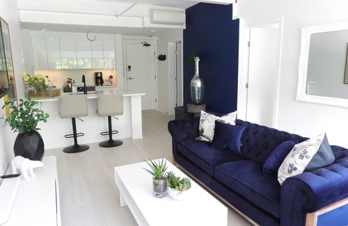 Kelowna Central Business District Apartment | Modern Chic Waterfront Retreat in the Heart of Downtown Kelowna