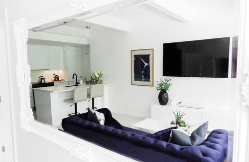 Kelowna Central Business District Apartment | Modern Chic Waterfront Retreat in the Heart of Downtown Kelowna