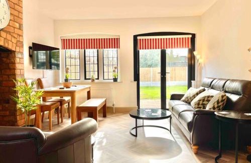 Lower Wick House | Modern city 3 bedroom bungalow