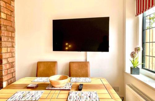 Lower Wick House | Modern city 3 bedroom bungalow