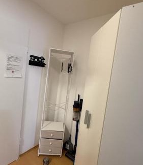 Ronsdorf Apartment | Modern city apartment with parking