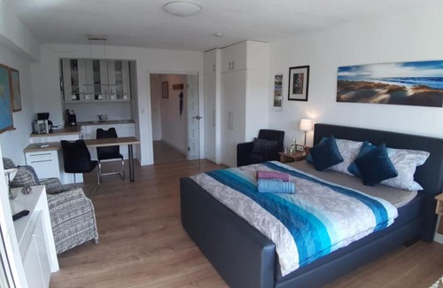 Bahnhofsvorstadt Apartment | Modern City Apartment with balcony and nice parc view
