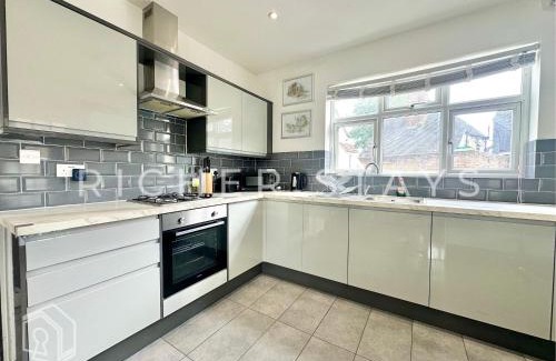 Fryent Apartment | Modern Classic 3-Bedroom Flat