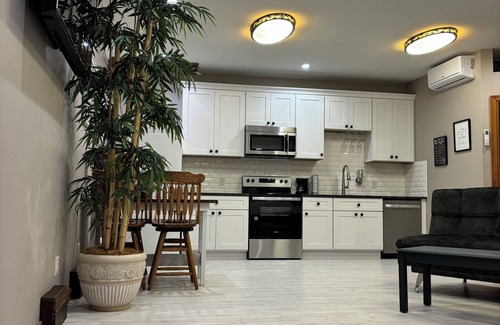 Cookeville House | Modern clean fresh studio in enchanting Cookeville with WiFi and private parking