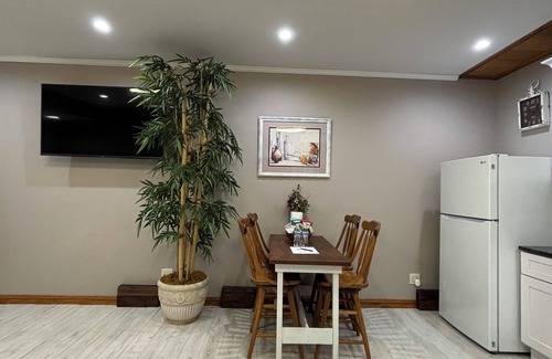 Cookeville House | Modern clean fresh studio in enchanting Cookeville with WiFi and private parking