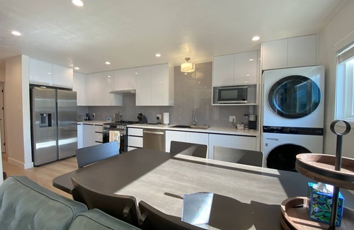 Sharp Park Apartment | Modern Coastal 2B1B Remodeled Walk to Pier Backyard Free Parking