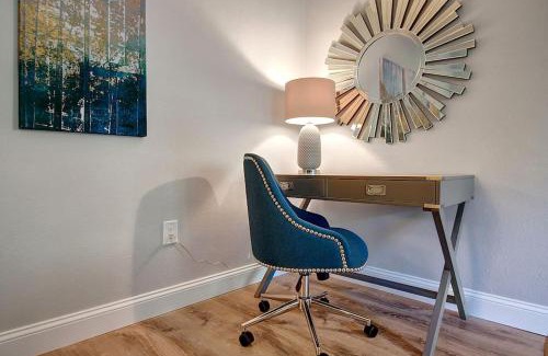 Downtown Seattle House | Modern Coastal Downtown, King bed, Work Desk, Kitchen