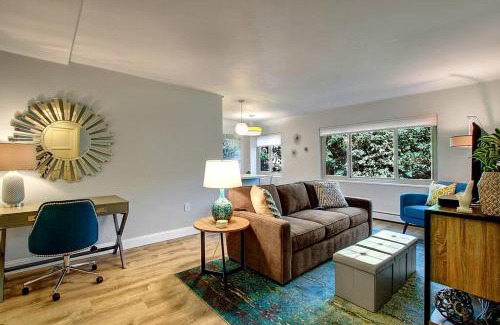 Downtown Seattle House | Modern Coastal Downtown, King bed, Work Desk, Kitchen
