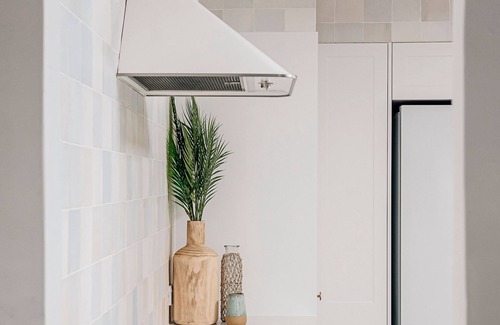 Wurtulla House | Modern coastal family home - 5 mins to beach!