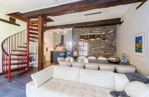 Mesch Apartment | Modern Comfort in a Central Spot