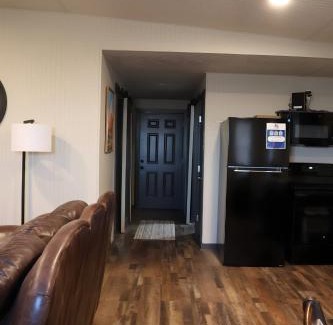 Floydada House | Modern Comfort Suite - Villa B
