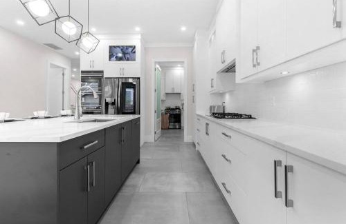 Willoughby House | Modern Comfortable Charming Retreat