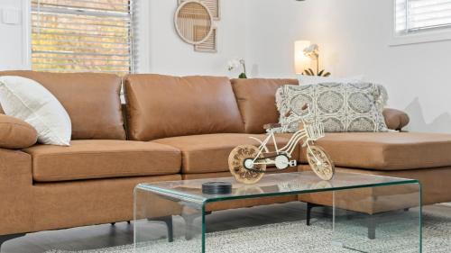 Fortson House | Modern & Comfy ~ 15mins to Downtown ~ Queen Beds!