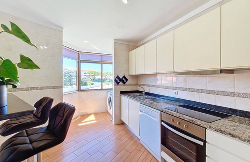 Barra Apartment | Modern & comfy: Beach 4min walk , Balcony , 3 bedrooms, sleeps 8