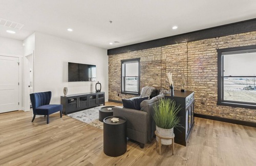 Dilworth Condo | Modern Condo in the Eclectic Rail District!
