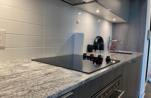 St. James Town Apartment | MODERN CONDO on BLOOR