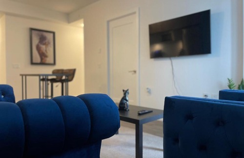 St. James Town Apartment | MODERN CONDO on BLOOR