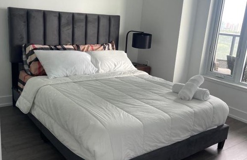 St. James Town Apartment | MODERN CONDO on BLOOR