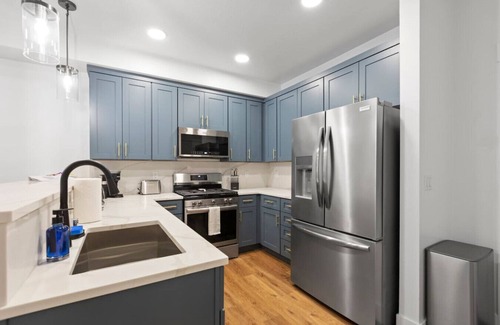 Mendenhall Valley Apartment | Modern Condo with Incredible Mountain Backdrop 207