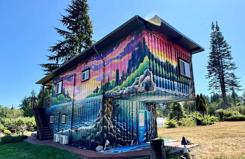 Adelma Beach Apartment | Modern container cabin on 13 acre country estate