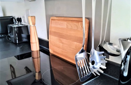 Hinckley Apartment | Modern Contractor stay 2BR Apt w/Free Wi-fi & Washer