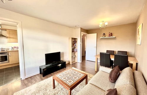 North Glasgow Apartment | Modern & Cosy 2 bedroom Flat with Free Parking - 5 minutes from City Centre
