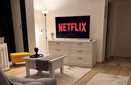 Gara de Nord Apartment | Modern & Cosy Apartment- 5’ to walk away from Victoriei Square