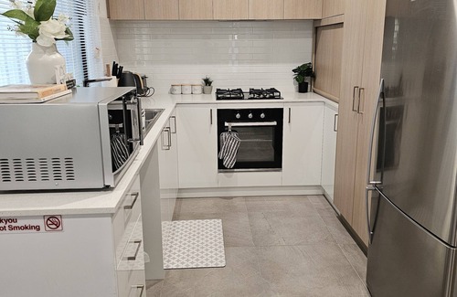 Ellenbrook House | Modern, cosy, comfortable 3 x 2 x 2 unit in Ellenbrook
