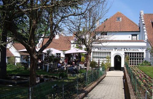 Koksijde House | Modern & Cosy Holiday Cottage with Patio & Fenced Garden near Dunes & Beach
