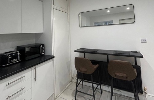 Margam House | Modern Cosy Spacious 4 Bedroom House