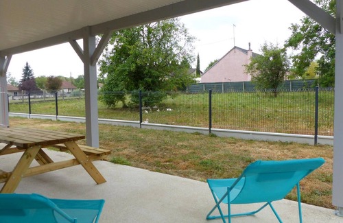 Saint-Remy-en-Rollat Cottage | Modern cottage with large garden and air conditioning