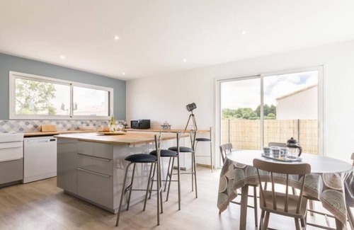 Chaumes-en-Retz Cottage | Modern Cottage Near Sea with Private Garden & Garage