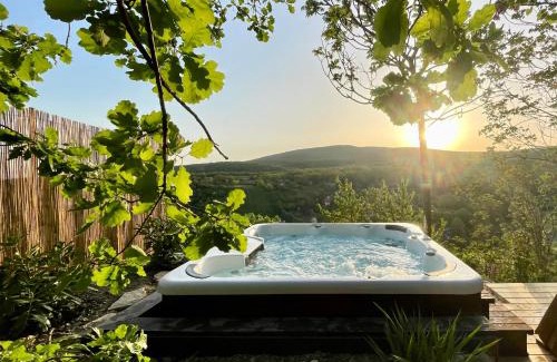 Pecs House | Modern cottage, views and a jacuzzi