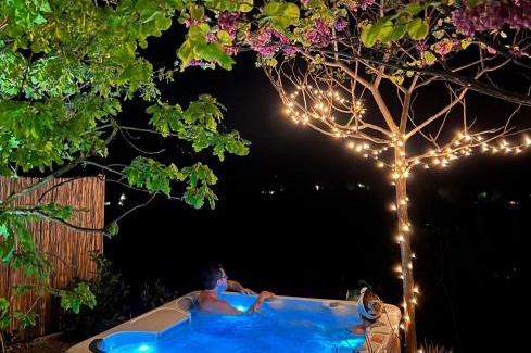 Pecs House | Modern cottage, views and a jacuzzi
