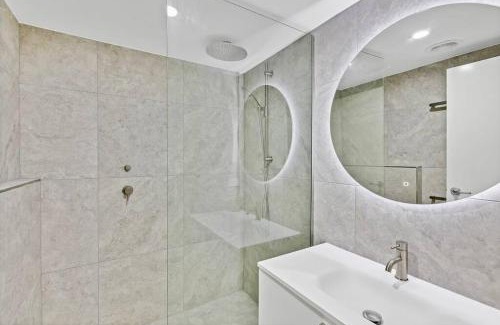 Maroochydore Apartment | Modern Cotton Tree Apartment With Views