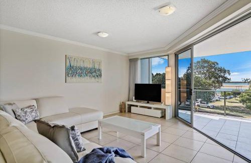 Maroochydore Apartment | Modern Cotton Tree Apartment With Views