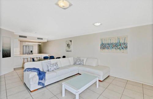 Maroochydore Apartment | Modern Cotton Tree Apartment With Views