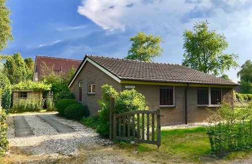 Schoonloo House | Modern country-style bungalow with hot tub. Pets allowed.